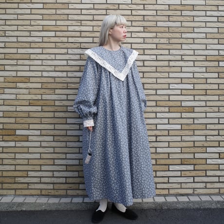"skip happily" lace collar dress - cloudy black