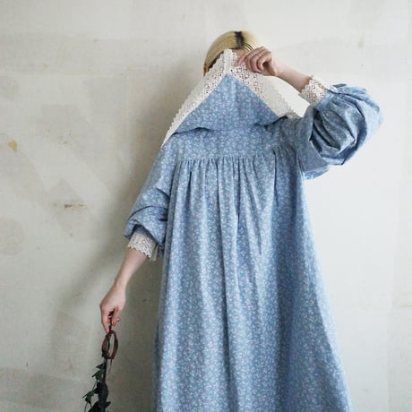 【3/5〜再予約販売】"skip happily" lace collar dress - light blue