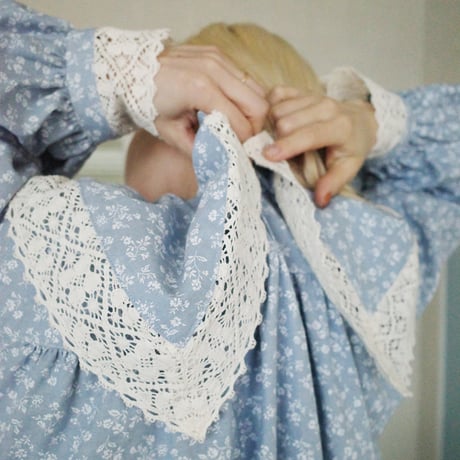 【3/5〜再予約販売】"skip happily" lace collar dress - light blue