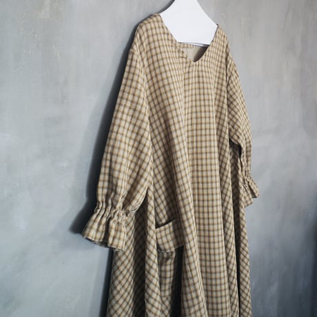 ON/OFF CHECK 182 DRESS - BEIGE QUEEN