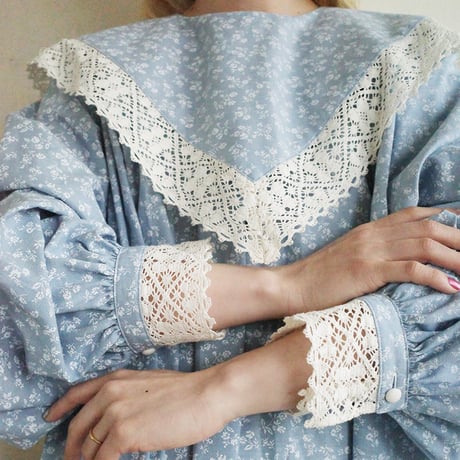 【3/5〜再予約販売】"skip happily" lace collar dress - light blue