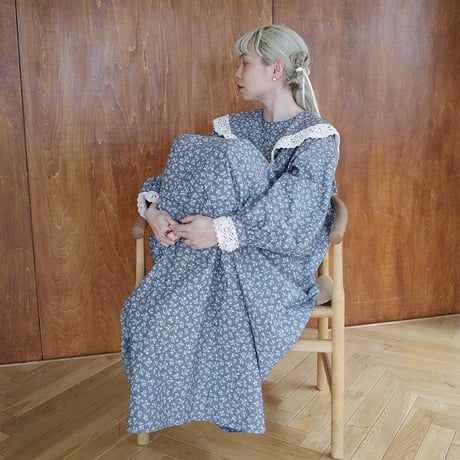"skip happily" lace collar dress - cloudy black
