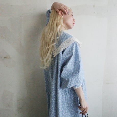 【3/5〜再予約販売】"skip happily" lace collar dress - light blue