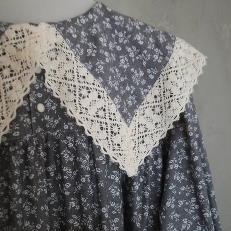 "skip happily" lace collar dress - cloudy black