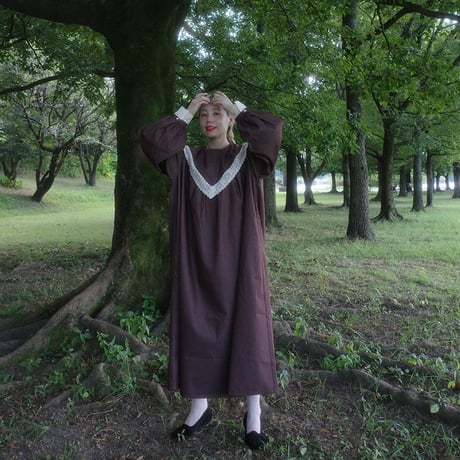 "walk happily" lace collar dress - brown