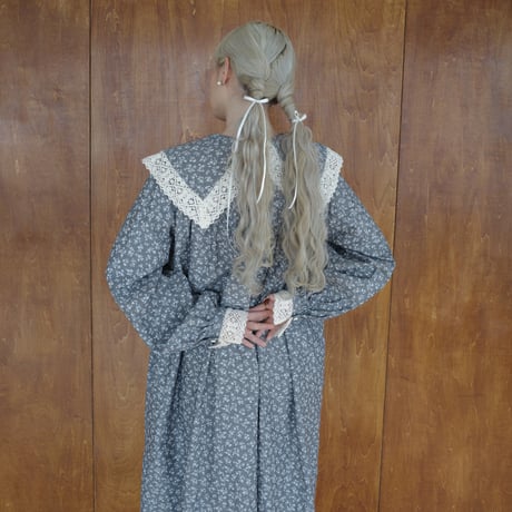 "skip happily" lace collar dress - cloudy black