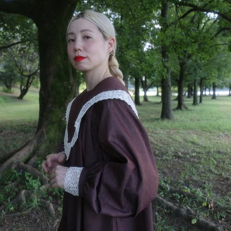 "walk happily" lace collar dress - brown