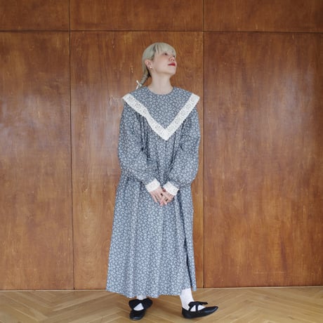 "skip happily" lace collar dress - cloudy black