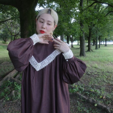 "walk happily" lace collar dress - brown