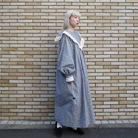 "skip happily" lace collar dress - cloudy black