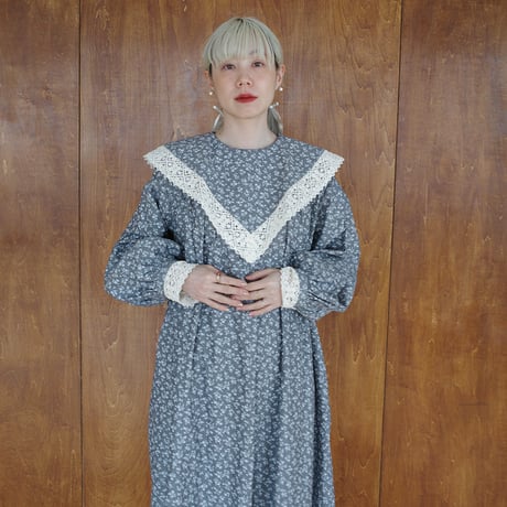 "skip happily" lace collar dress - cloudy black