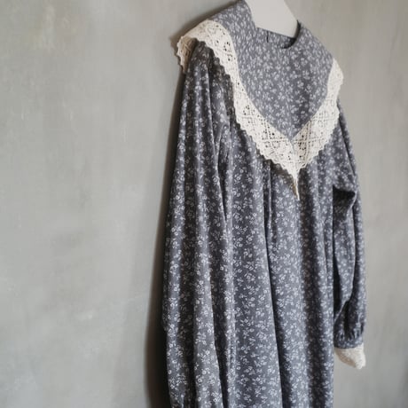 "skip happily" lace collar dress - cloudy black
