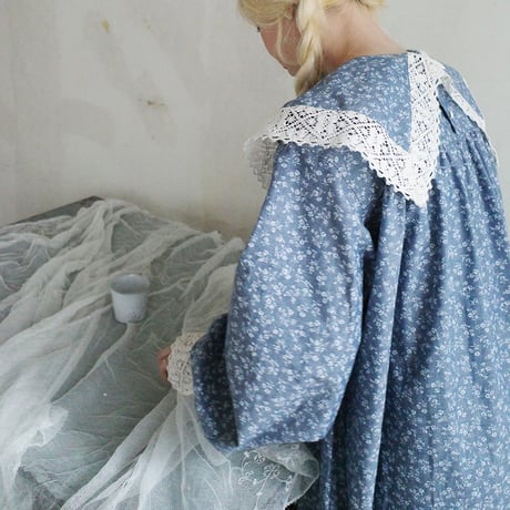 "skip happily" lace collar dress - navy blue