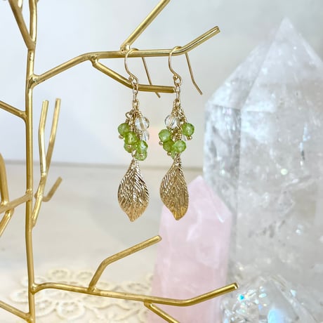 ピアス　ペリドット×水晶