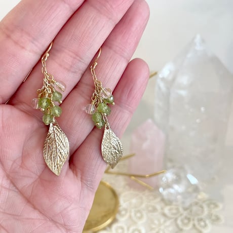 ピアス　ペリドット×水晶
