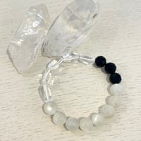 ブレスレット　ホワイトムーンストーン・水晶・モリオン