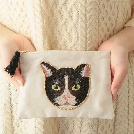 東京かんかん キャット刺繍フラットポーチ ハチワレ