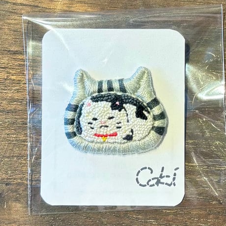 ｃｏｋｉ 猫ハウス 刺繍ブローチ