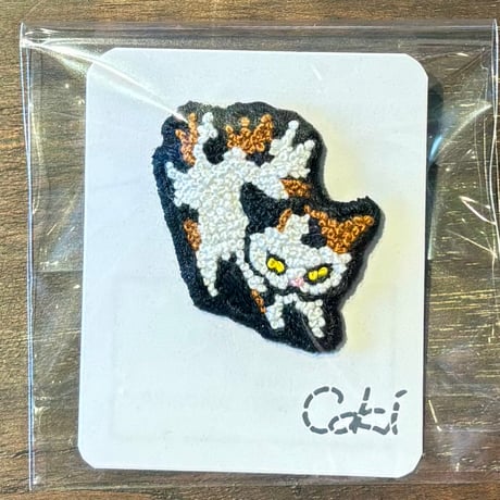 ｃｏｋｉ やんのか猫 刺繍ブローチ