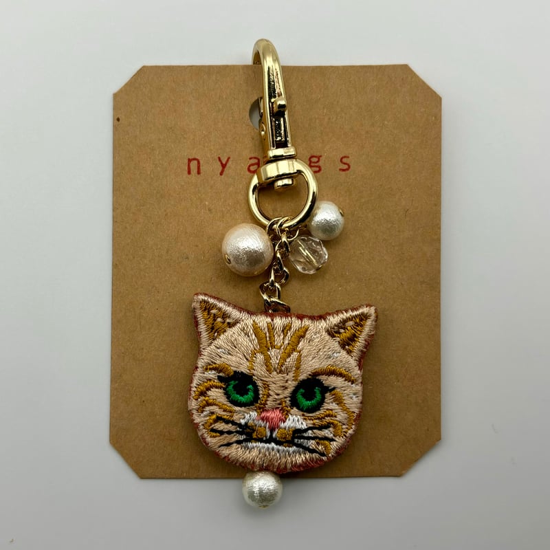 ゆ*い様 ハンドメイド　刺繍キーホルダー　ツバメの親子と茶トラ猫 ゆ*い様 ハンドメイド 刺繍キーホルダー ツバメの親子と茶トラ猫 ゆ*