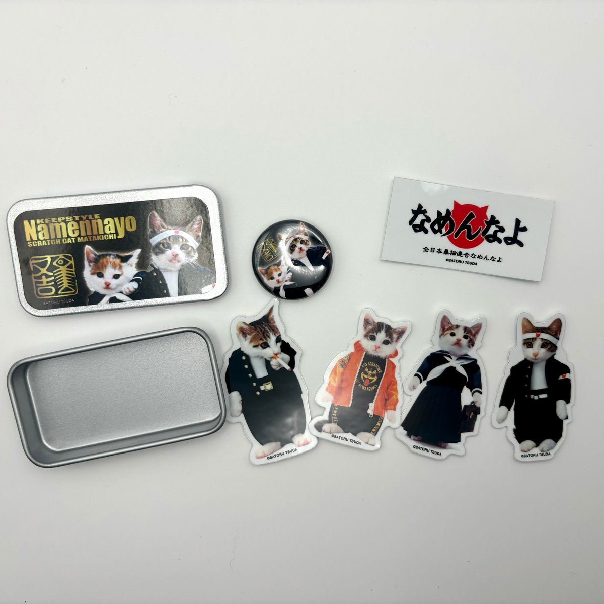 なめ猫缶 ステッカー5枚＋缶バッチセット 黒 | 泥猫倶楽部