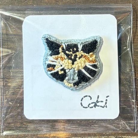 ｃｏｋｉ ガオー猫 刺繍ブローチ