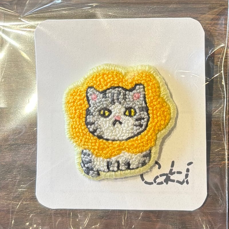 coki エリザベスカラー猫 刺繍ブローチ | 泥猫倶楽部