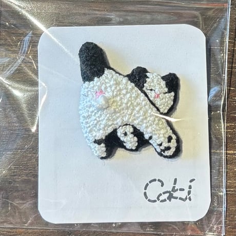 ｃｏｋｉ おしりを見せつける猫 刺繍ブローチ