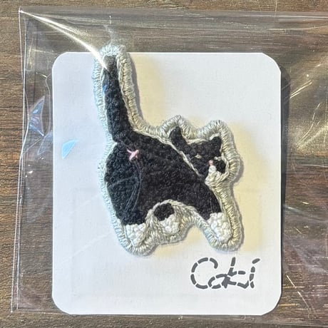 ｃｏｋｉ おしりを見せつける猫 刺繍ブローチ