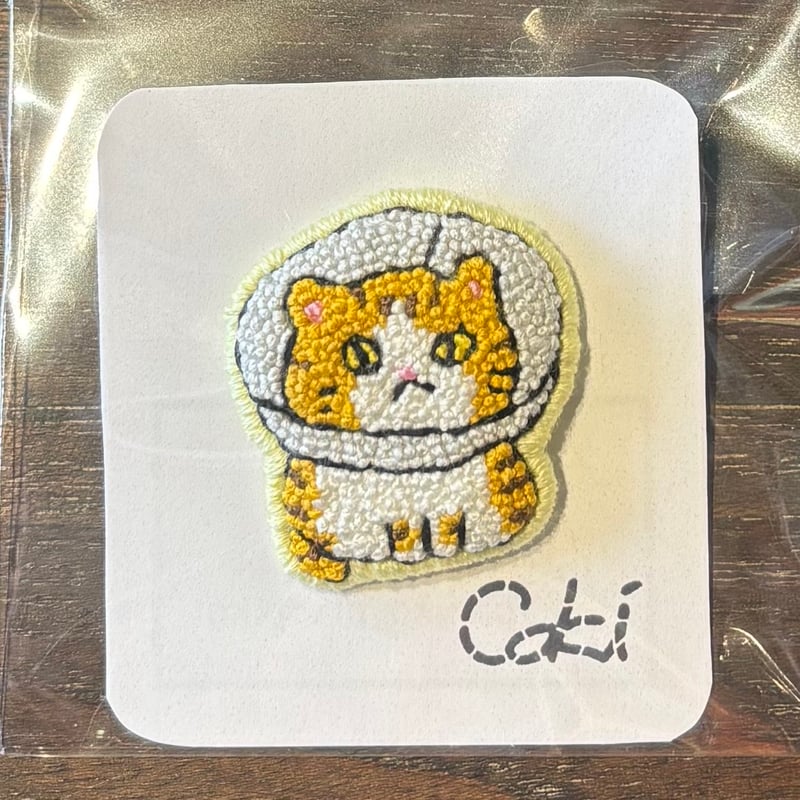 coki エリザベスカラー猫 刺繍ブローチ | 泥猫倶楽部