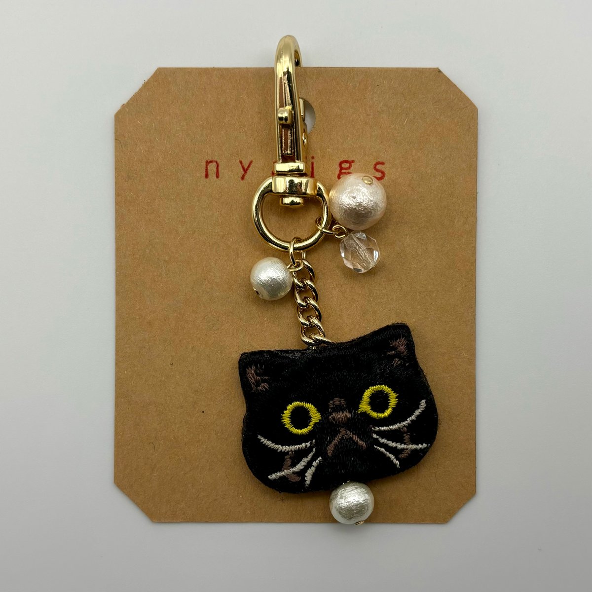 毛並みまで感じる猫刺繍のキーホルダー エキゾチックショートヘア | 泥猫倶楽部