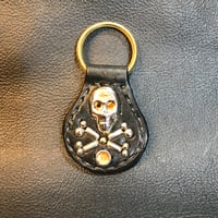 KEY RING / UK SKULL&CROSSBONE (AMBER EYE)