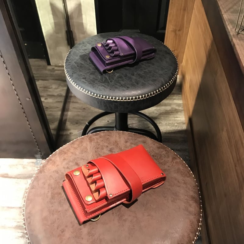 手染めチョコブラウン、蝶型押しピンクのシザーケース 手染めチョコブラウン、蝶型押しピンクのシザーケース 手染めチョコ