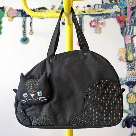 猫を小脇にかかえるバッグ オリーブブラックA・B