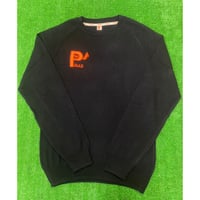 Pマーク丸首ニットセーター(ブラック)