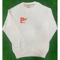 Pマーク丸首ニットセーター(ホワイト)