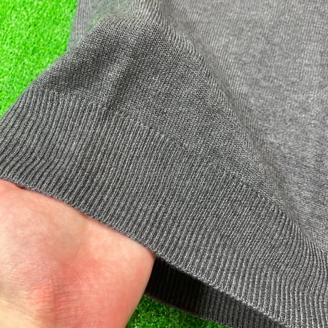 フクロウ丸首ニット