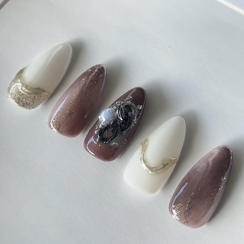 チェーンパーツがついたニュアンスネイル | levil.nail チェーンパーツがついたニュアンスネイル | levil.nail