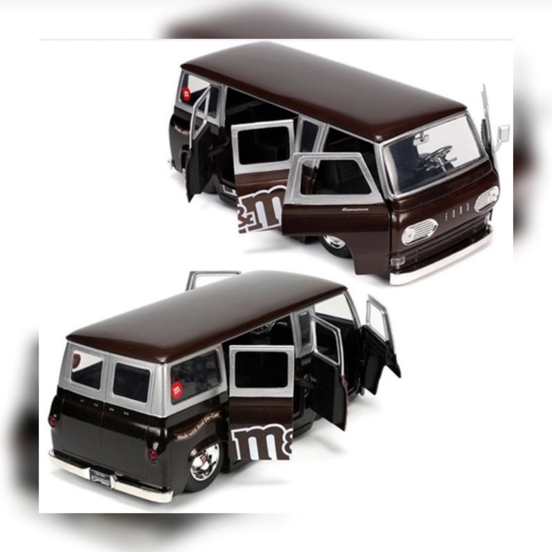 M&M'S 1/24 ミニカー (1965 FORD ECONOLINE)＆ レッドフィギュア