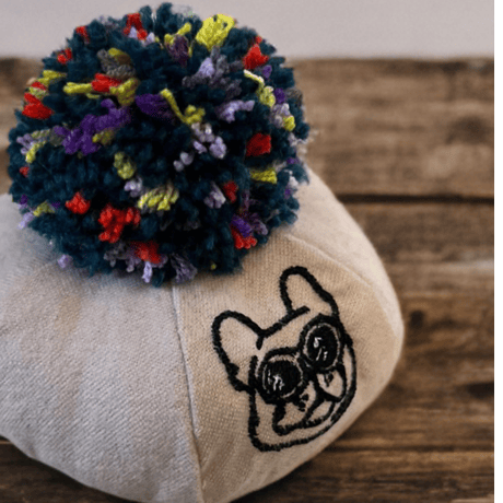 刺繍入りぽんぽん帽