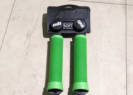 【新品】ODI LONG NECK GRIP SOFT COMPOUND グリップ グリーン