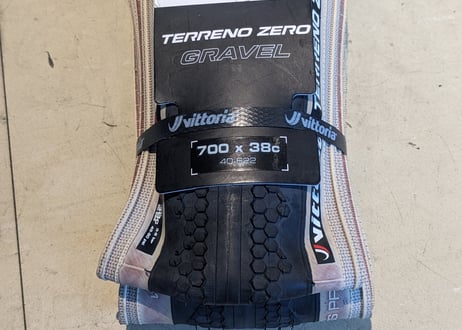 【中古】未使用 Vittoria TERRENO ZERO タイヤ 700×38c black para クリンチャー チューブレスレディ