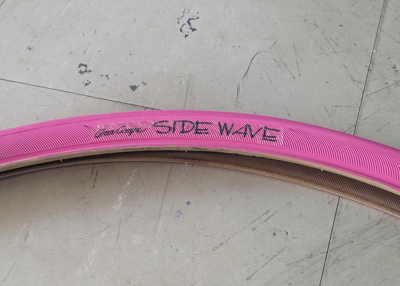 新品】GRAN COMPE SIDE WAVE クリンチャータイヤ 700×28c ピンク