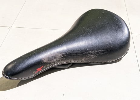 【中古】Selle ITALIA eXplorer サドル ヴィンテージ ブラック