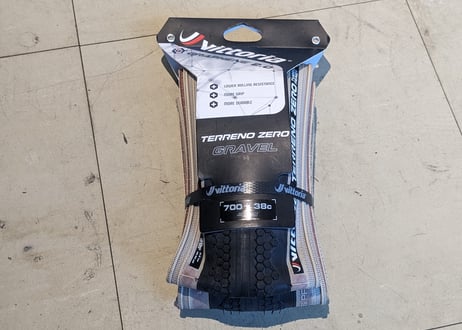 【中古】未使用 Vittoria TERRENO ZERO タイヤ 700×38c black para クリンチャー チューブレスレディ