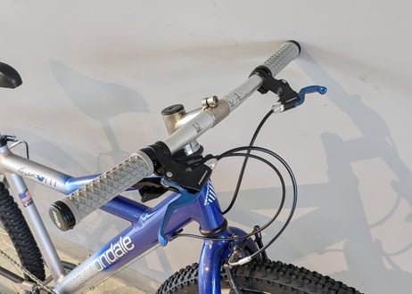 【中古】CANNONDALE KILLER V 900 マウンテンバイク DEOREハイブリット 1×10速