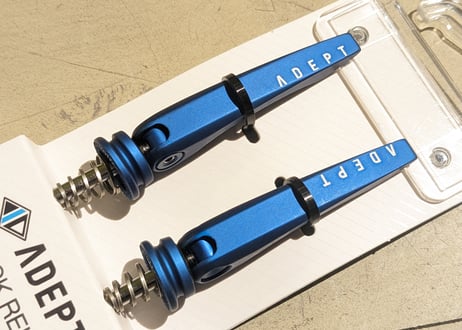 【新品】ADEPT CNC QUICK RELEASE クイック 100/135 ブルー