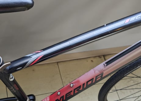 【中古】MERIDA CROSSWA200-MD クロスバイク ディスクブレーキ ブラックレッド