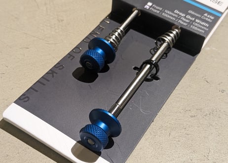【新品】ADEPT CNC QUICK RELEASE クイック 100/135 ブルー