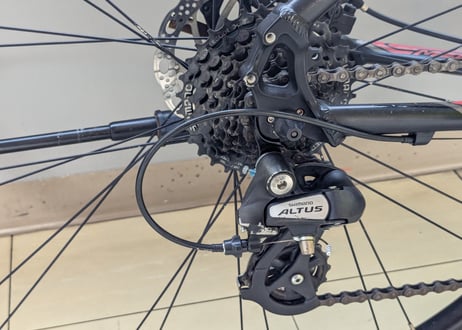 【中古】MERIDA CROSSWA200-MD クロスバイク ディスクブレーキ ブラックレッド